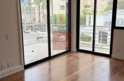 Lindo apartamento com ótimo terraço, piso de madeira, armário na cozinha e armário embutido nos quar