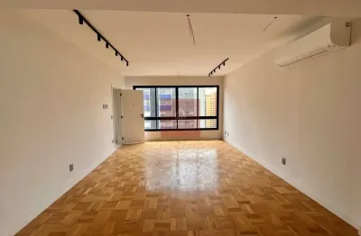 Apartamento à venda no Itaim Bibi 94m² 2 suítes 1 vaga de garagem todo reformado