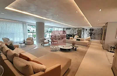 Apartamento 280 m2, 4 suítes, 3 vagas. Vista permanente ao Parque do Ibirapuera