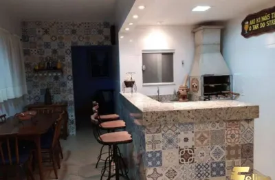 Apartamento com porteira fechada no centro de guarapari