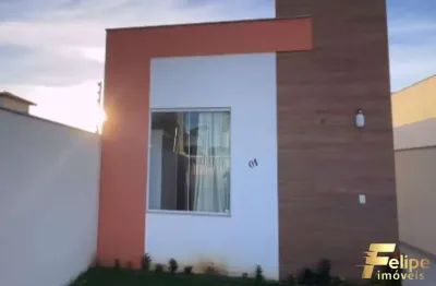 Casa com três quartos localizada na enseda azul em guarapari