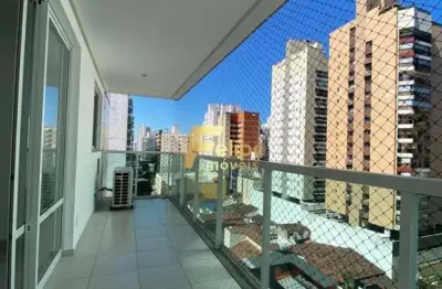 Ótimo apartamento de 2 quartos localizado próximo à praia e shopping.