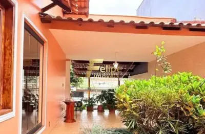 Excelente casa linear de 03 quartos, terreno com árvores frutíferas, à venda na mata da praia, em vitória/es!