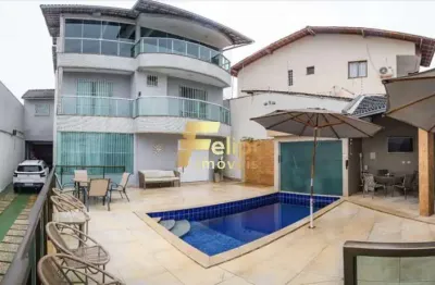 Belíssima casa com 3 pavimentos, com excelente área de lazer com churrasqueira e piscina, localizada no bairro são judas tadeu, em guarapari/es!