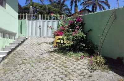 Belíssima casa de 08 quartos sendo, 03 suítes, à venda no centro de guarapari/es