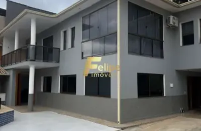 Belíssima e espaçosa casa com piscina à venda em santana, cariacica/es!