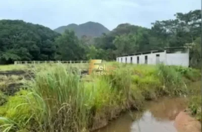 Belo e espaçoso sítio à venda na região da comunidade de andana, em guarapari/es!