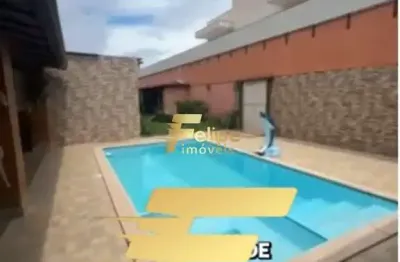 Belíssima casa à venda localizada em jacaraípe na serra/es!