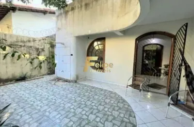 Não perca tempo e venha conhecer esta linda e enorme casa de 02 pavimentos na enseada do suá em vitória/es!