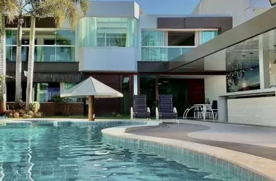 Belíssima casa duplex em nova guarapari possuindo fino acabamento.