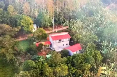 Maravilhoso sítio com 37.000m² e casa sede em amarelos / guarapari - es