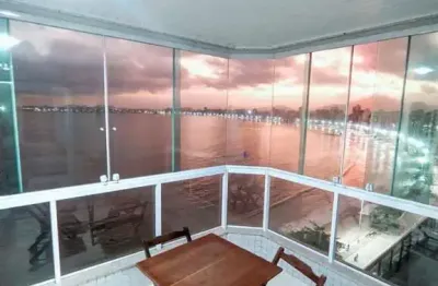 Gigante apartamento com 4 quartos e 4 garagens na praia do morro