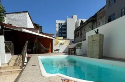 Belíssima casa duplex, quintal amplo, piscina com cascata, pomar, espaço gourmet com churrasqueira, localizada no centro histórico de vitória/es!