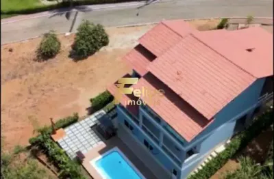 Belíssima casa triplex, 05 quartos, sendo 03 suítes, vista cinematográfica para o ocêano, à venda em condomínio fechado, iriri, anchieta/es!