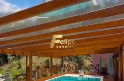 Lindíssima casa duplex estilo alemã, excelente área interna e externa, à venda em condomínio, domingos martins/es!