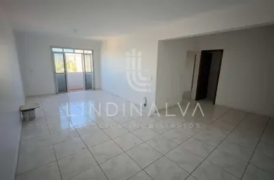 Apartamento espaçoso para locação no edifício pietro ângelo, no centro
