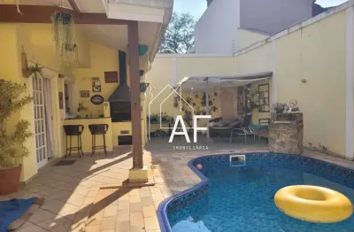 Casa de alto padrão na rua privativa e silenciosa localizado no city américa.