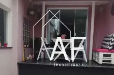 Oportunidade para moradia e renda – 2 casas + salão comercial