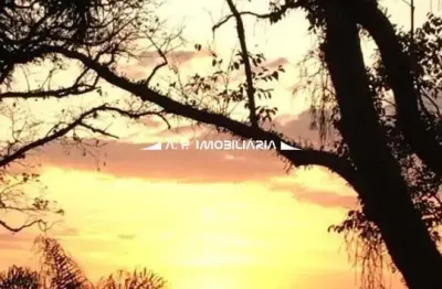 Linda casa para venda no bairro roseira, mairiporã, com  4 suítes e 8 vagas, possui 285m² área construída e  880m² de terreno.