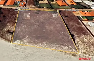 Terreno com 4.577,37m², são 65,80 metros de frente para o mar, barro preto