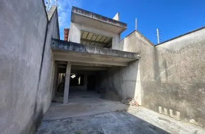 Casa triplex inacabada com 3 quartos, 3 vagas de garagem, terraço com churrasqueira, cidade dos funcionários