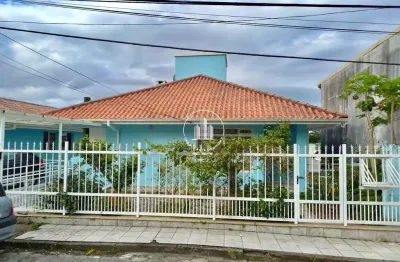 Casa com 3 quartos à venda na Rua Regina Terezinha Silveira, 616, Centro, São José