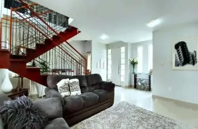 Casa 276m² com 5 quartos e suítes na santa mônica - jms