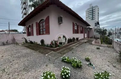 Casa com 4 quartos à venda na Rua Santo Antônio, 808, Barreiros, São José