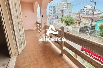 Casa com 4 quartos e 3 banheiros à venda, 320m² no bairro balneário em florianópolis