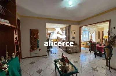Ampla cobertura com 04 dormitórios e excelente localização no continente de florianópolis.