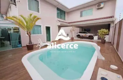 Casa à venda com 3 quartos 1 suíte, 229m² em estreito florianópolis