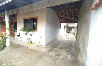 Casa lado praia á 700 metros do mar no balneário gaivota em itanhaem