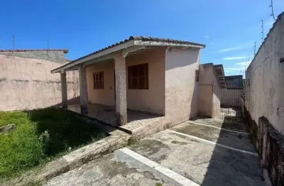 Casa lado praia á 600 metros do mar no bairro praia dos sonhos em itanhaem