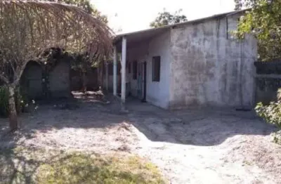 Casa em itanhaém no balneário tupy , localizado lado serra á 400 metros da rodovia !