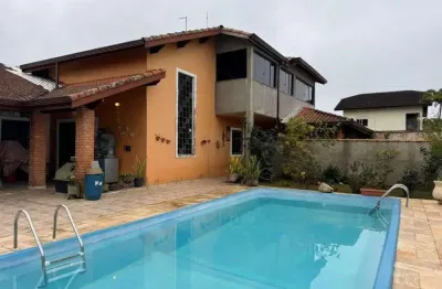 Sobrado para venda tem 315 metros quadrados com 4 quartos