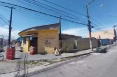 Casa com salão comercial lado praia no bairro belas artes em itanhaem