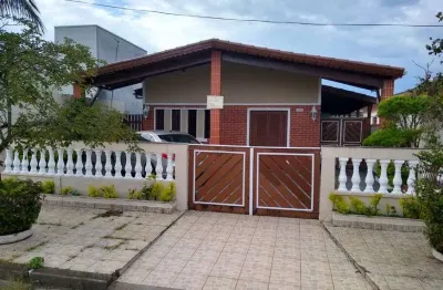 Casa lado praia com piscina no balneário josedy em peruibe