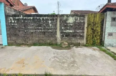 Terreno á 1000 metros do mar , em rua pavimentada próximo ao atacadão