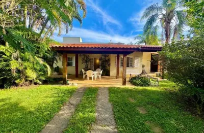 Casa à venda em itanhaém, à 200 metros do mar no cibratel.