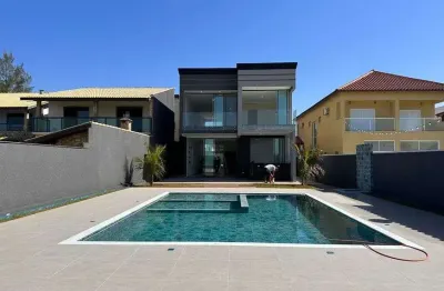 Casa alto padrão com 4 quartos sendo 3 suítes em frente ao mar