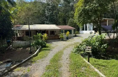 Chácara para venda possui 4400 metros quadrados com 2 quartos