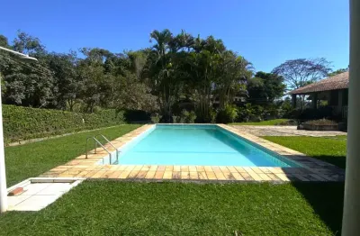 C55 - casa com 3 suítes, piscina, espaço gourmet e terreno plano!