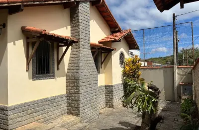 C60 - vendo casa no centro de miguel pereira em ótimo estado de conservação