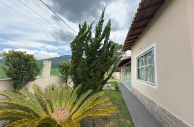 Casa nova com 4 quartos sendo 1 suíte, ampla, terreno plano e murado, vista linda e com lazer