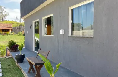 Casa seminova com 3 quartos sendo 1 suíte no bairro barão de javary, miguel pereira