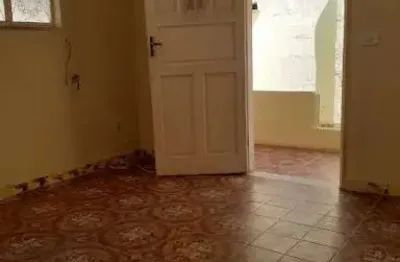 Casa independente, linear! 2 quartos, r$ 1.390,00- centro mesquita, rj