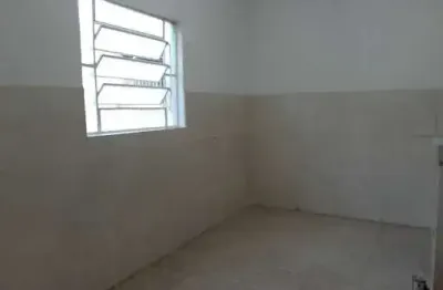 Casa independente, linear! 2 quartos, r$ 1.390,00- centro mesquita, rj