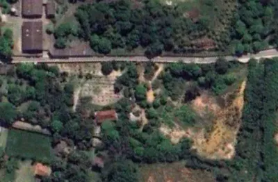 Terreno com 12.000m2, plano, murado e escriturado as magens da rodovia do sol