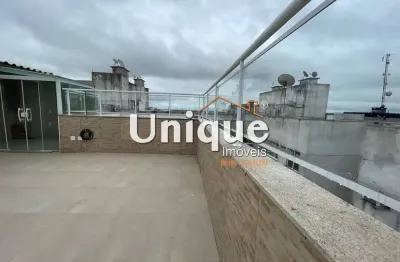 Cobertura duplex à 600 metros da praia, disponível para venda por r$690 mil