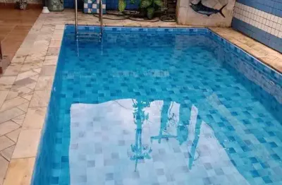 Oportunidade casa isolada 3 dormitórios com piscina - 50 metros da praia - mongaguá